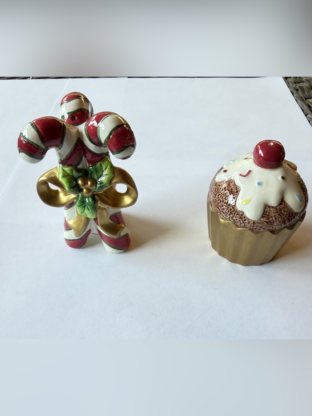 Fitz and Floyd Classics, Christmas Candy Cane Gold Cupcake pair
